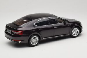 Skoda Superb Mk3 Must Paudi Model 1:18 ZSS000006BLA Metall - pilt 3/8