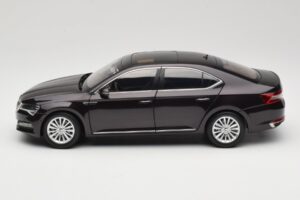 Skoda Superb Mk3 Must Paudi Model 1:18 ZSS000006BLA Metall - pilt 4/8