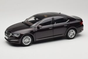 Skoda Superb Mk3 Must Paudi Model 1:18 ZSS000006BLA Metall