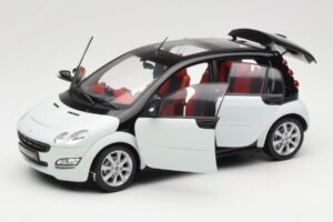 Smart Forfour Valge Kyosho 1:18 0019141V001C01Q00 Metall - pilt 2/8