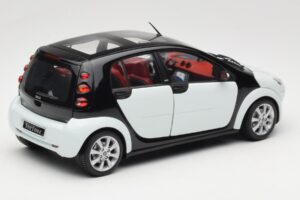 Smart Forfour Valge Kyosho 1:18 0019141V001C01Q00 Metall - pilt 3/8