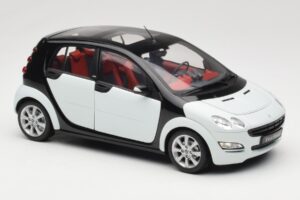 Smart Forfour Valge Kyosho 1:18 0019141V001C01Q00 Metall - pilt 6/8