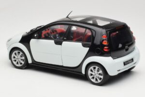 Smart Forfour Valge Kyosho 1:18 0019141V001C01Q00 Metall - pilt 7/8