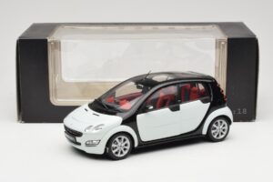 Smart Forfour Valge Kyosho 1:18 0019141V001C01Q00 Metall - pilt 8/8