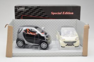 Smart Fortwo Must & Valge Maisto 1:18 56045 Metall - pilt 2/3