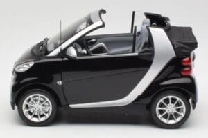 Smart Fortwo Kabriolett W451 Must & Hõbe Minichamps 1:18 Q0022566V001C18Q00 Metall - pilt 4/8