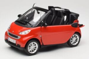 Smart Fortwo W451 Kabriolett Punane Must Minichamps 1:18 150036333 Metall - pilt 2/8