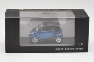 Smart Fortwo Coupe Aqua Sinine Metallic & Must Minichamps 1:43 Q0022558V001C77Q00 Metall - pilt 4/4