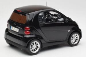 Smart Fortwo Coupe W451 Deep Must Minichamps 1:18 Q0022563V001C02Q00 Metall - pilt 3/8