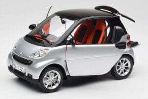 Smart Fortwo Coupe W451 Hõbe & Must Minichamps 1:18 Q0022528V001C75Q00 Metall - pilt 2/8