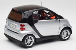 Smart Fortwo Coupe W451 Hõbe & Must Minichamps 1:18 Q0022528V001C75Q00 Metall - pilt 3/8