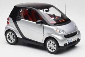 Smart Fortwo Coupe W451 Hõbe & Must Minichamps 1:18 Q0022528V001C75Q00 Metall - pilt 6/8