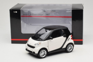Smart Fortwo 451 Coupe Valge Must Minichamps 1:18 150036302 Metall - pilt 8/8