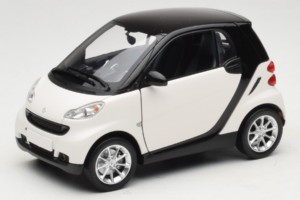 Smart Fortwo 451 Coupe Valge Must Minichamps 1:18 150036302 Metall