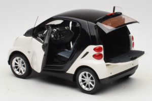 Smart Fortwo 451 Coupe Valge Must Minichamps 1:18 150036302 Metall - pilt 5/8