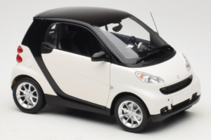 Smart Fortwo 451 Coupe Valge Must Minichamps 1:18 150036302 Metall - pilt 6/8