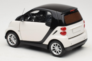 Smart Fortwo 451 Coupe Valge Must Minichamps 1:18 150036302 Metall - pilt 7/8