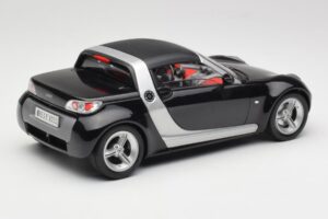 Smart Roadster Must Bburago 1:18 34099-M1 Metall - pilt 3/8