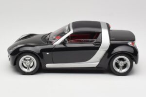 Smart Roadster Must Bburago 1:18 34099-M1 Metall - pilt 4/8