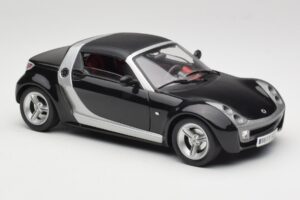Smart Roadster Must Bburago 1:18 34099-M1 Metall - pilt 6/8
