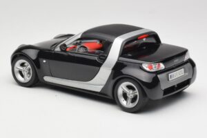 Smart Roadster Must Bburago 1:18 34099-M1 Metall - pilt 7/8