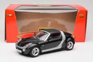 Smart Roadster Must Bburago 1:18 34099-M1 Metall - pilt 8/8