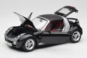 Smart Roadster Tumesininen Bburago 1:18 34917 Metall - pilt 2/8