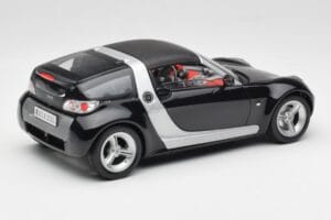 Smart Roadster Tumesininen Bburago 1:18 34917 Metall - pilt 3/8