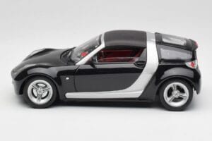 Smart Roadster Tumesininen Bburago 1:18 34917 Metall - pilt 4/8