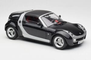 Smart Roadster Tumesininen Bburago 1:18 34917 Metall - pilt 6/8