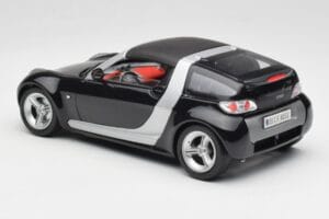 Smart Roadster Tumesininen Bburago 1:18 34917 Metall - pilt 7/8