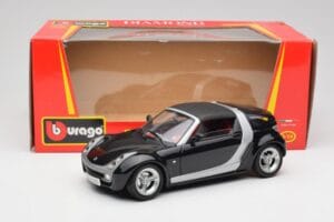 Smart Roadster Tumesininen Bburago 1:18 34917 Metall - pilt 8/8