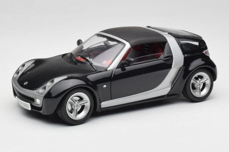 Smart Roadster Tumesininen Bburago 1:18 34917 Metall