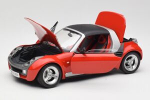 Smart Roadster Punane Bburago 1:18 34099 Metall - pilt 2/8