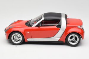 Smart Roadster Punane Bburago 1:18 34099 Metall - pilt 4/8