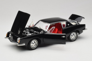 Studebaker Avanti Must Signature Models 1:18 STUDEBAKER001 Metall - pilt 2/8