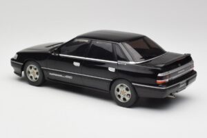 Subaru Legacy RS Must IXO 1:18 18CMC131A Metall - pilt 5/6