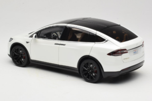 Tesla Model X Valge OEM 1:18 TESLA001 Metall - pilt 7/8