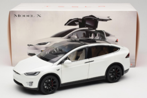Tesla Model X Valge OEM 1:18 TESLA001 Metall - pilt 8/8