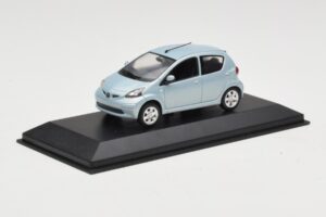 Toyota Aygo Light Blue Metallic Minichamps 1:43 TOYOTA012 Metall - pilt 2/4