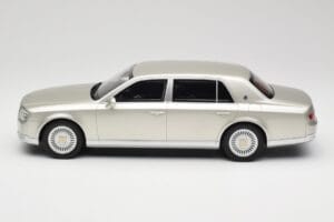 Toyota Century Silver Metallic Kyosho 1:18 KSR18036S Metall - pilt 3/6