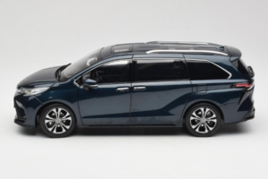Toyota Granvia Tumesinine OEM 1:18 FCL22GR803 Metall - pilt 4/8