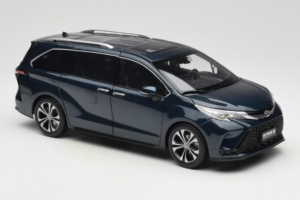 Toyota Granvia Tumesinine OEM 1:18 FCL22GR803 Metall - pilt 6/8