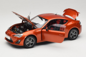 Toyota GT86 Punane Century Dragon 1:18 CD01 Metall - pilt 2/8