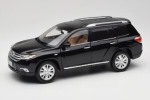 Toyota Highlander XU40 Must Paudi Model 1:18 2043612-B1 Metall