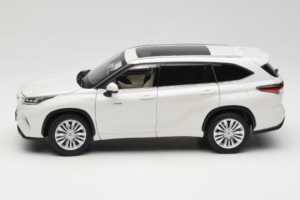 Toyota Highlander XU70 Valge OEM 1:18 26071-2011 Metall - pilt 4/8