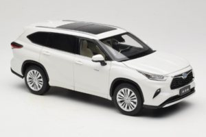 Toyota Highlander XU70 Valge OEM 1:18 26071-2011 Metall - pilt 6/8