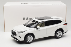 Toyota Highlander XU70 Valge OEM 1:18 26071-2011 Metall - pilt 8/8