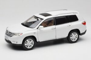 Toyota Highlander XU40 Valge Paudi Model 1:18 2043612-W1 Metall
