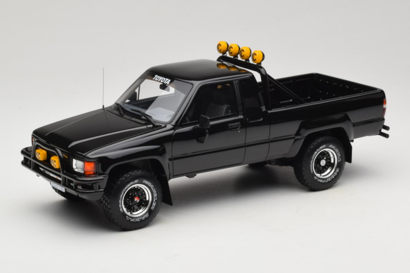 Toyota Hilux N60 SR5 Pickup Must Otto 1:18 OT481B Vaik